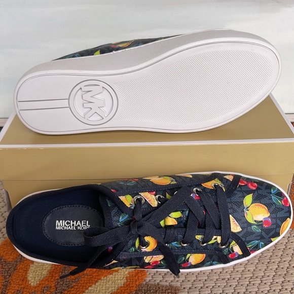 Michael Kors POPPY SLIDE SNEAKERS 
FRUIT PAINT MK SIG SM
49T4POFP1Q Platforms - Picture 3 of 16